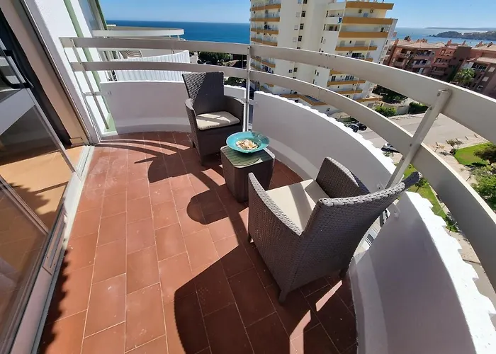 Junto A Com Piscina. * Portimão