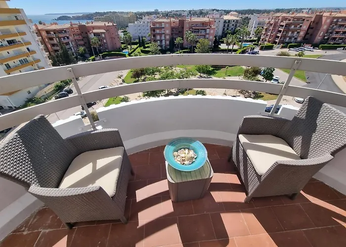 Junto A Com Piscina. Portimão