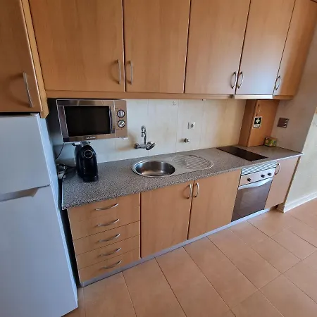 Junto A Com Piscina. Portimao