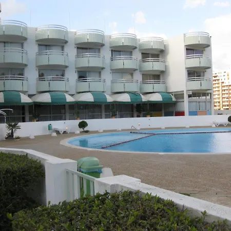 Junto A Com Piscina. Lejlighed Portimão