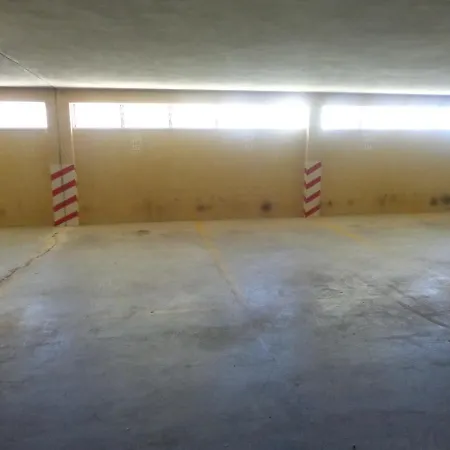 Junto A Com Piscina. * Portimão