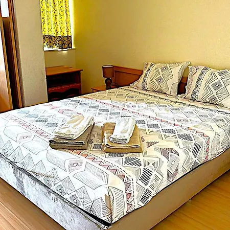 Junto A Com Piscina. Daire