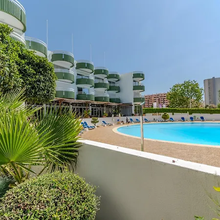 Daire Junto A Com Piscina. Portimão